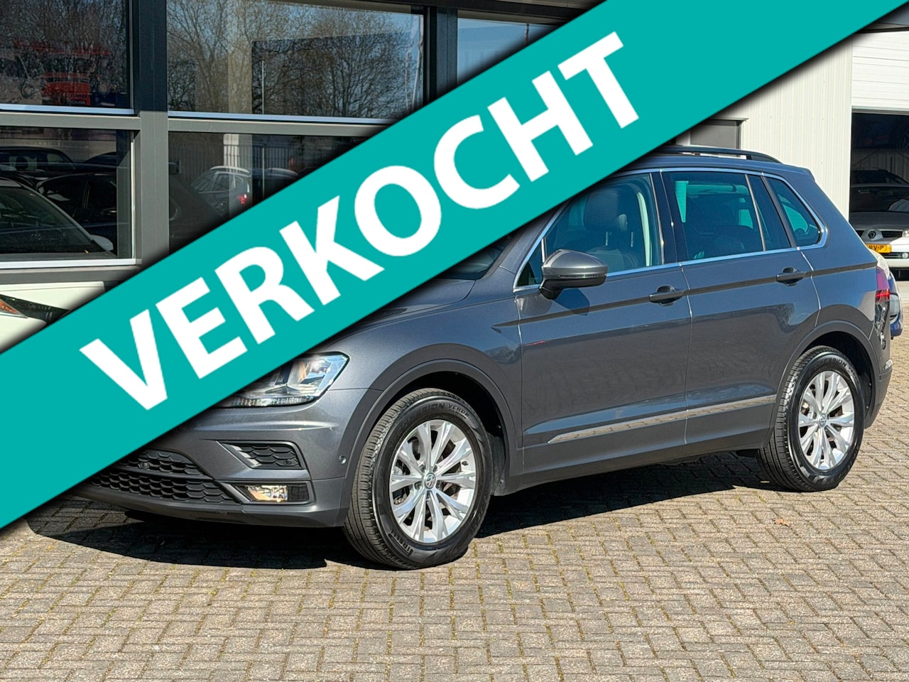 Volkswagen Tiguan - 1.5 TSI ACT Highline Automaat Pano Trekhaak !! - AutoWereld.nl