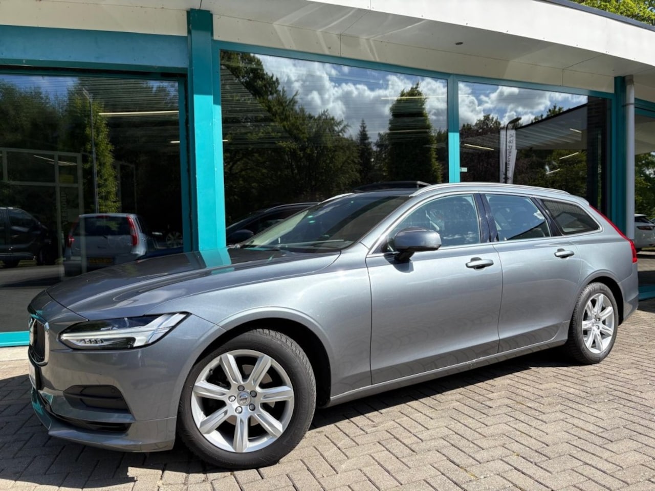 Volvo V90 - 2.0 D4 MOMENTUM LED, Leder, Panorama, TrHaak, Camera - AutoWereld.nl