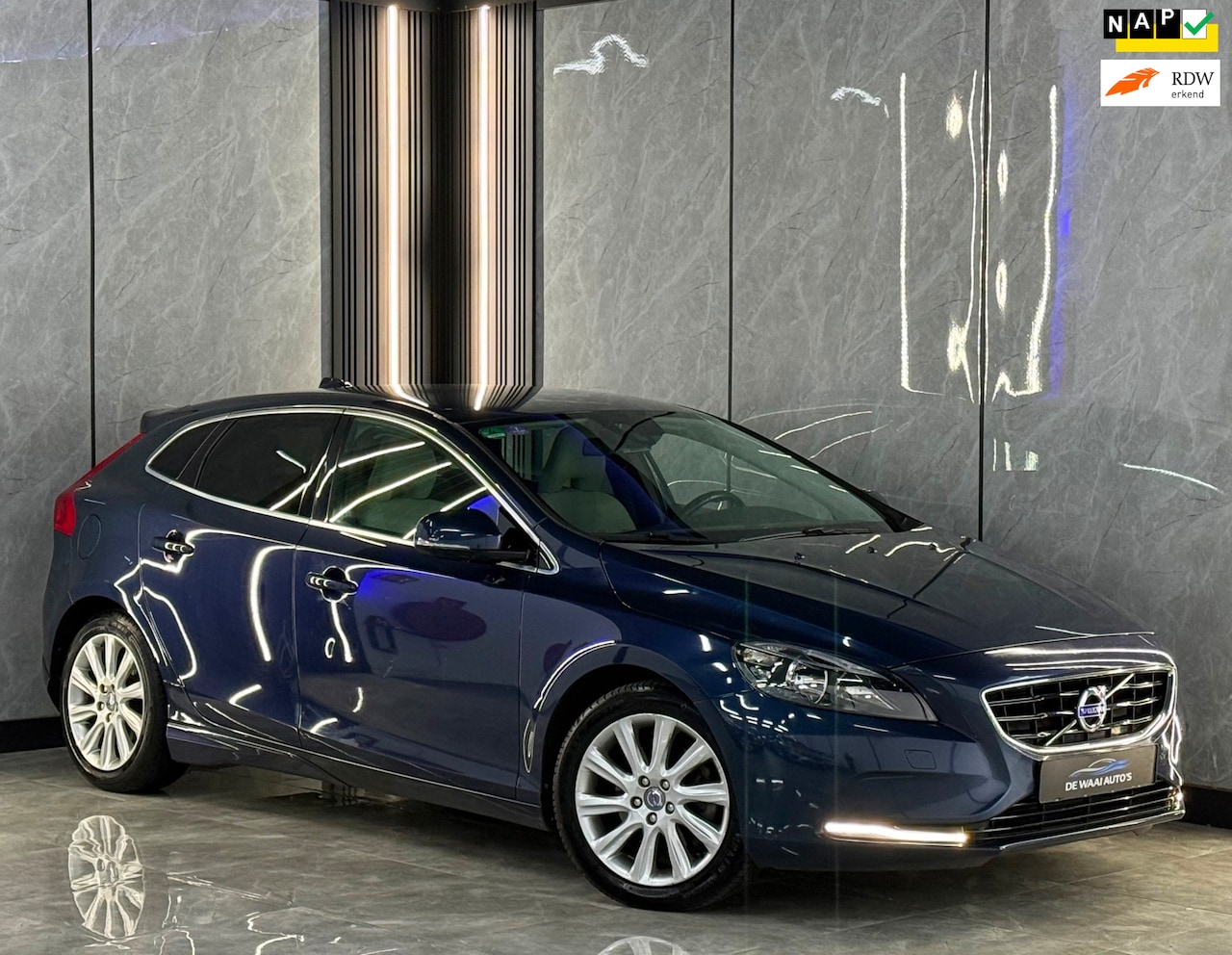 Volvo V40 - 1.6 T3 Polestar | Camera | LED | Vol Onderh | 2e Eigenaar | NAP | Airco | Cruise | Boekjes - AutoWereld.nl