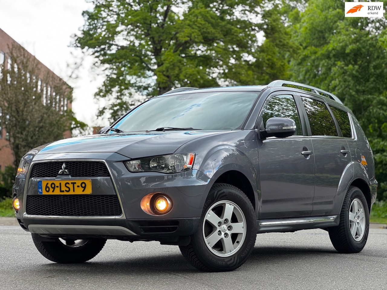 Mitsubishi Outlander - 2.0 Intro Edition|AUT|NAVI|LEDER|PSENSOR|TREKHAAK|2XSLEUTELS| - AutoWereld.nl