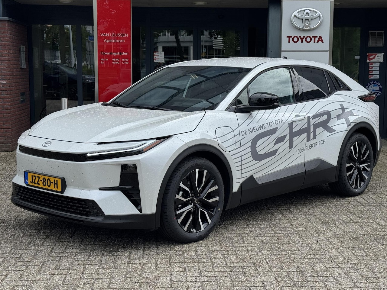 Toyota C-HR - FIRST EDITION 77KWH WLTP 607KM STOEL/STUURVERW BLIND SPOT EL-ACHTERKLEP WARMTEPOMP NAVI PA - AutoWereld.nl
