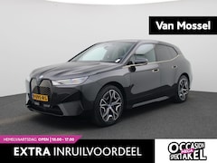 BMW iX - xDrive40 Executive 77 kWh | NAVIGATIE | HEAD UP DISPLAY | STUUR- & STOELVERWARMING | CAMER