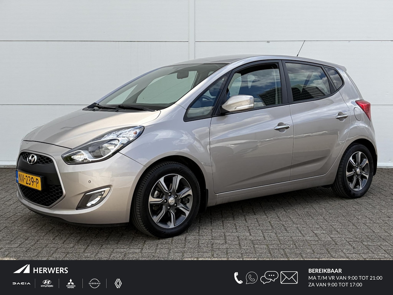 Hyundai ix20 - 1.6i Go! / Airco / Navigatiesysteem full map / Achteruitrijcamera / - AutoWereld.nl
