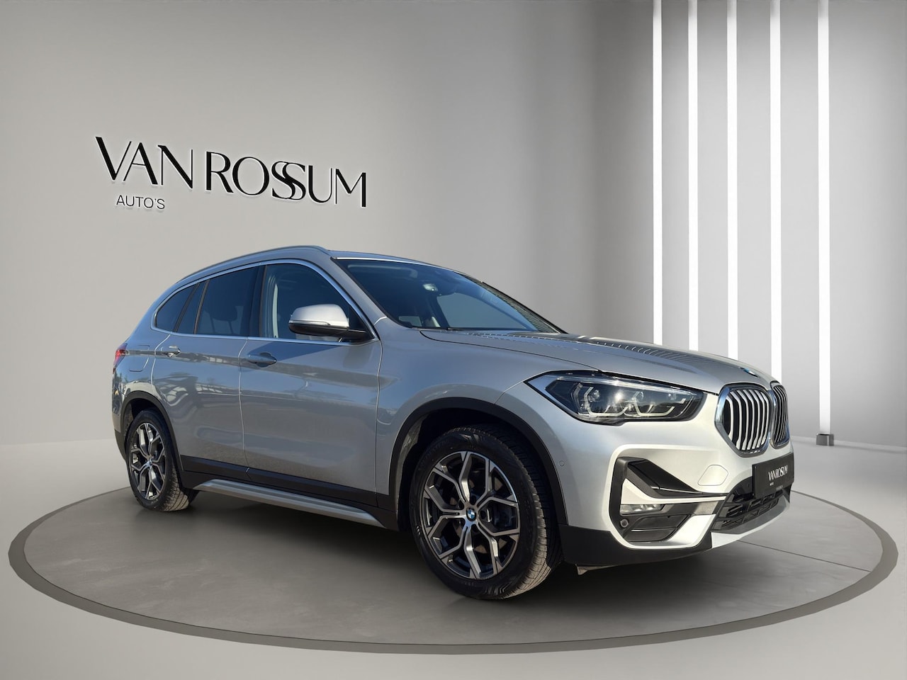 BMW X1 - xDrive25e High Executive X-Line Panorama | Leder | Sportstoelen | Led | Park sensors V+A | - AutoWereld.nl
