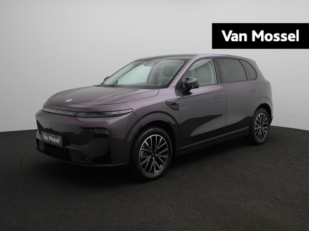 Leapmotor B10 - Design ProMax 67.1 kWh | VOORRAAD VOORDEEL | TOT 4 JAAR GARANTIE | VAN € 33.745,- VOOR € 3 - AutoWereld.nl