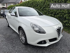 Alfa Romeo Giulietta - 1.4 T Distinctive | Autom. Airco | Cruise Control | 18" LMV | Half Leer | Trekhaak | APK t