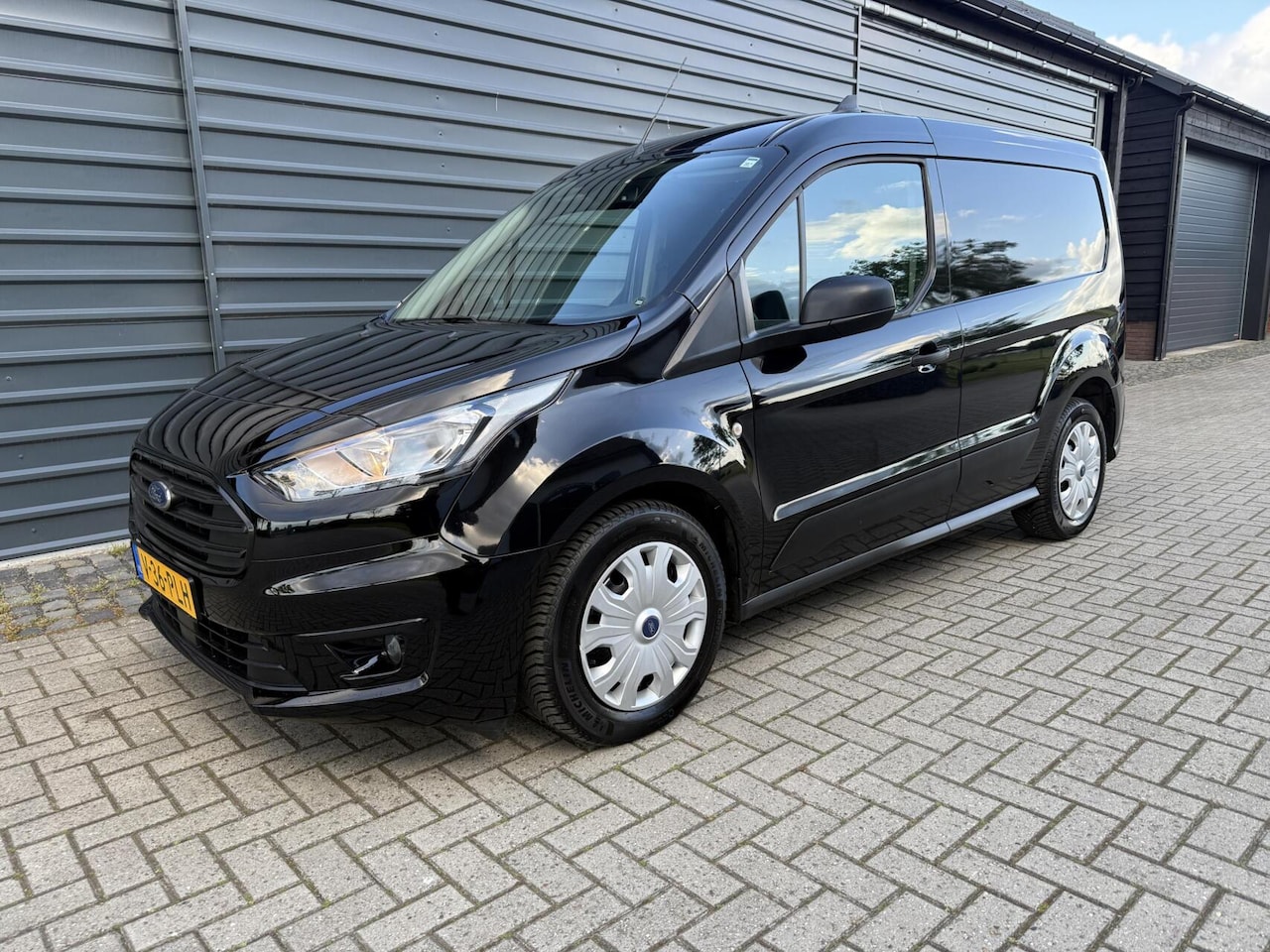 Ford Transit Connect - 1.0 Benzine Trend Bpm vrij Airco Trekhaak - AutoWereld.nl