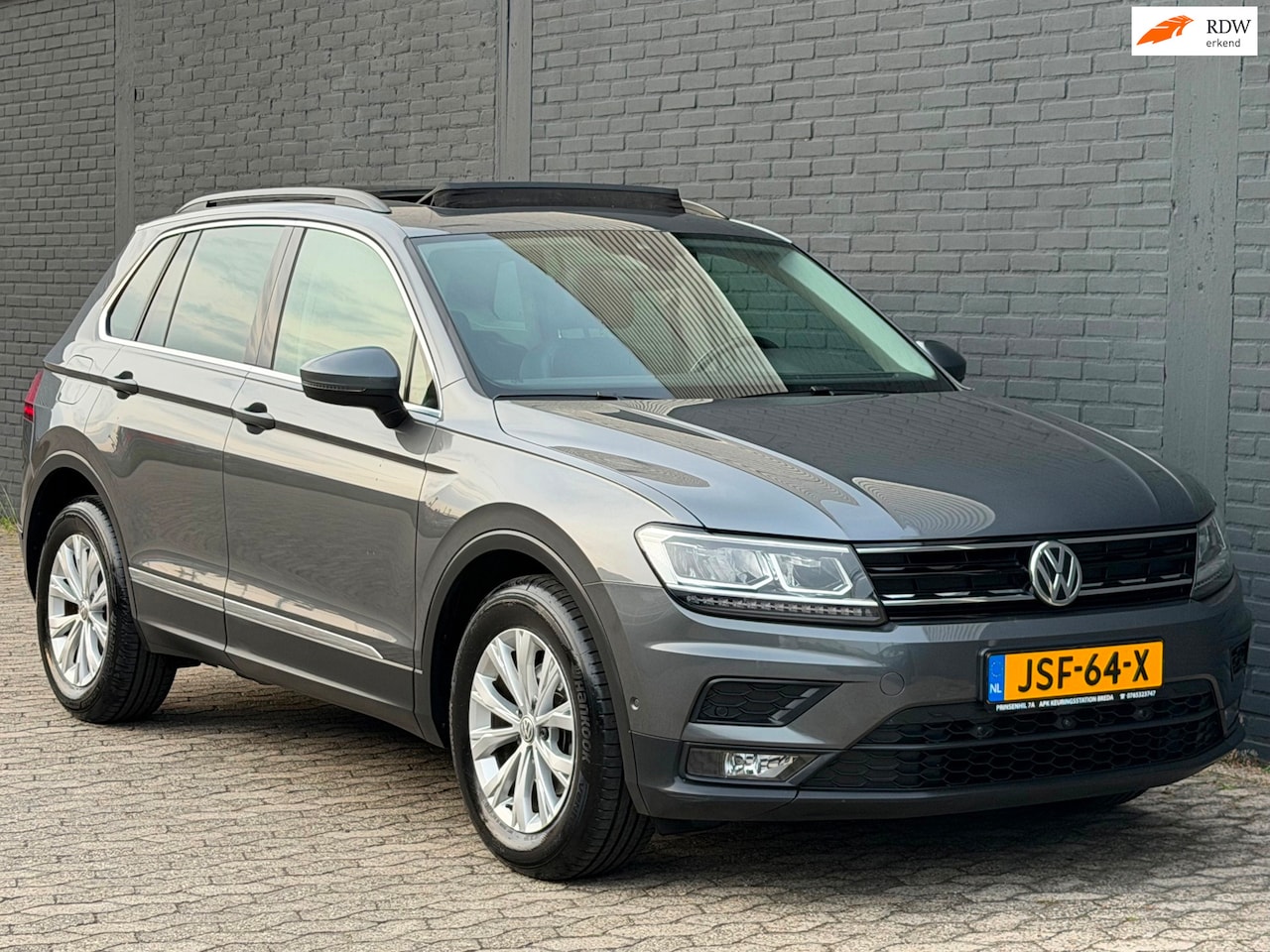 Volkswagen Tiguan - 1.5 TSI ACT Highline LEER PANO NAVI CAMERA 360 CLIMA CRUISE - AutoWereld.nl
