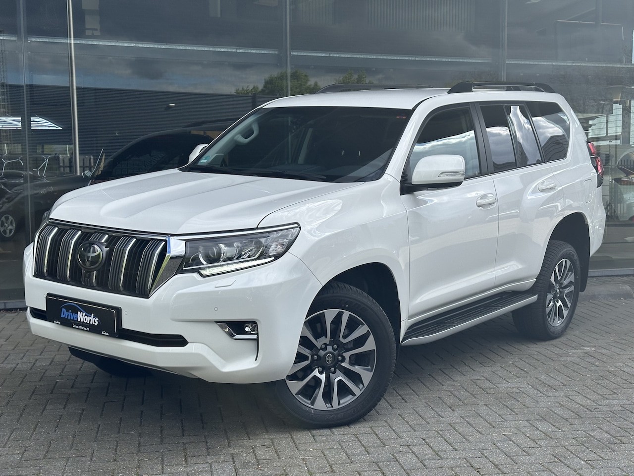 Toyota Land Cruiser - 2.8 D-4D-F Professional | Leather | Nieuwstaat | 360 View | JBL | Window Van | Carplay | - AutoWereld.nl