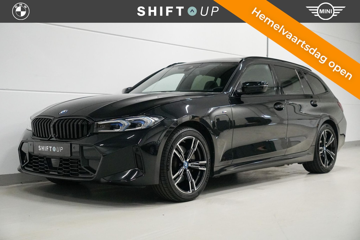 BMW 3-serie Touring - 330e xDrive M-Sport | M-Stoelen | Panoramadak | Elektr. Stoelen - AutoWereld.nl