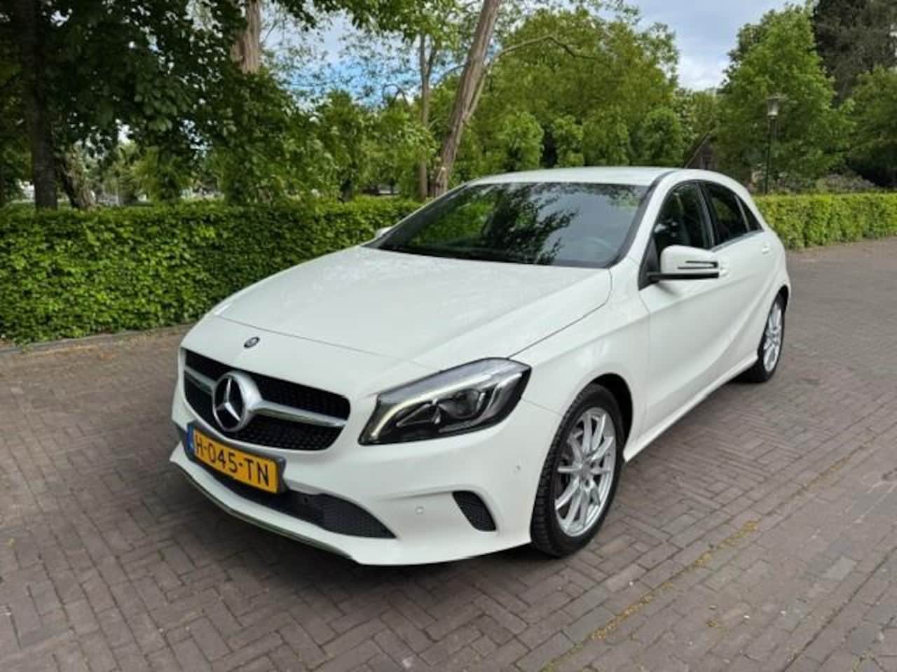 Mercedes-Benz A-klasse - 180 Business Urban Led/Navi/Airco/Hleer/Nieuwstaat - AutoWereld.nl