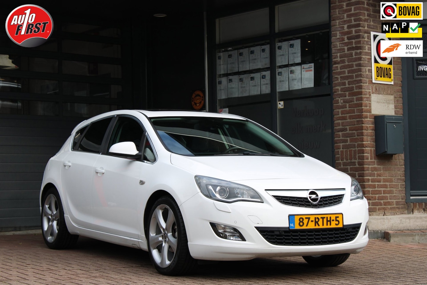 Opel Astra - 1.4 Turbo Sport // Pano // Stuur/stoelverwarming // Extra winterbanden - AutoWereld.nl