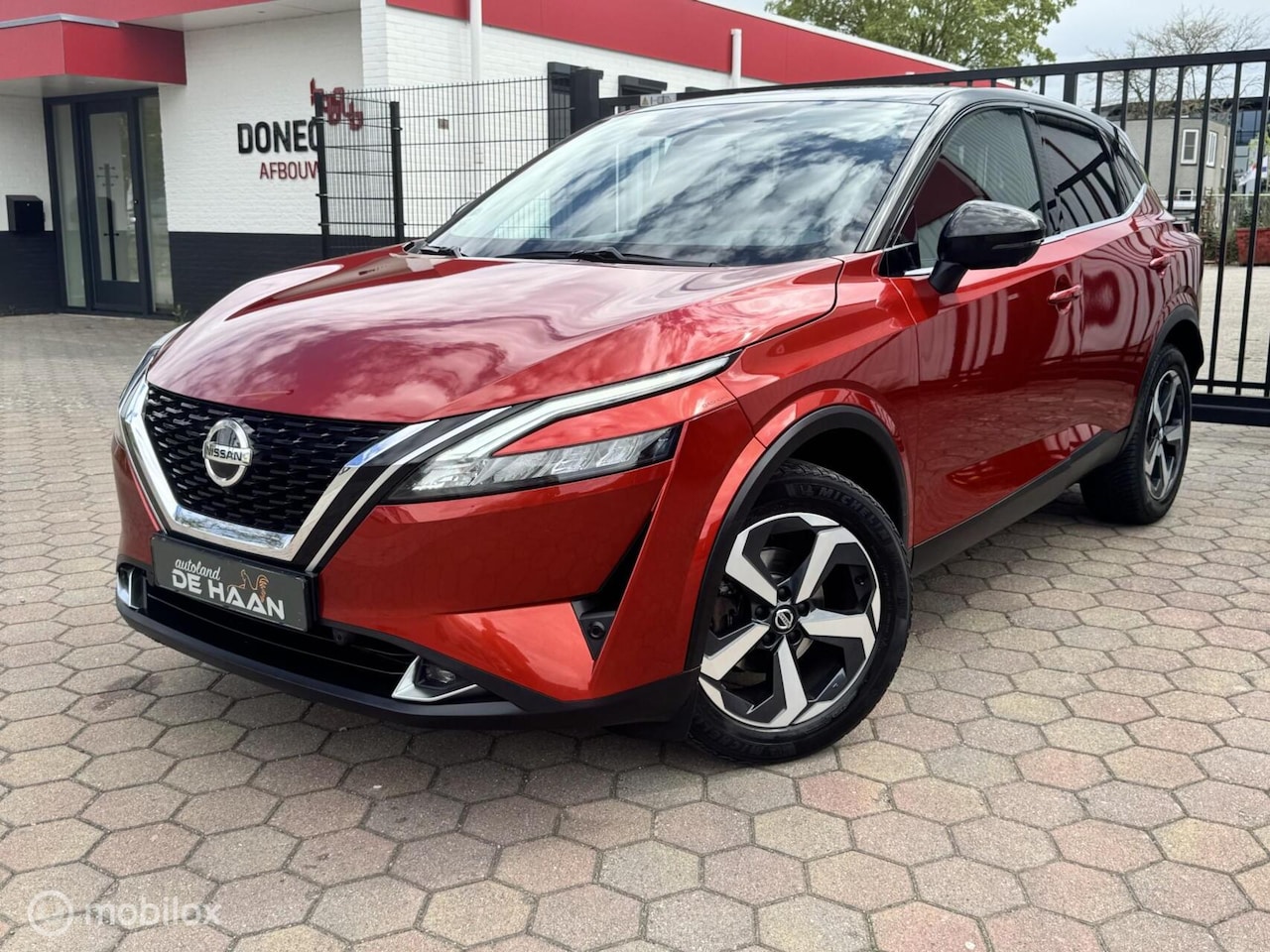Nissan Qashqai - 1 Jaar garantie 1.3 MHEV Xtronic N-ConnectaTwo-Tone verbr. 1:17!! - AutoWereld.nl