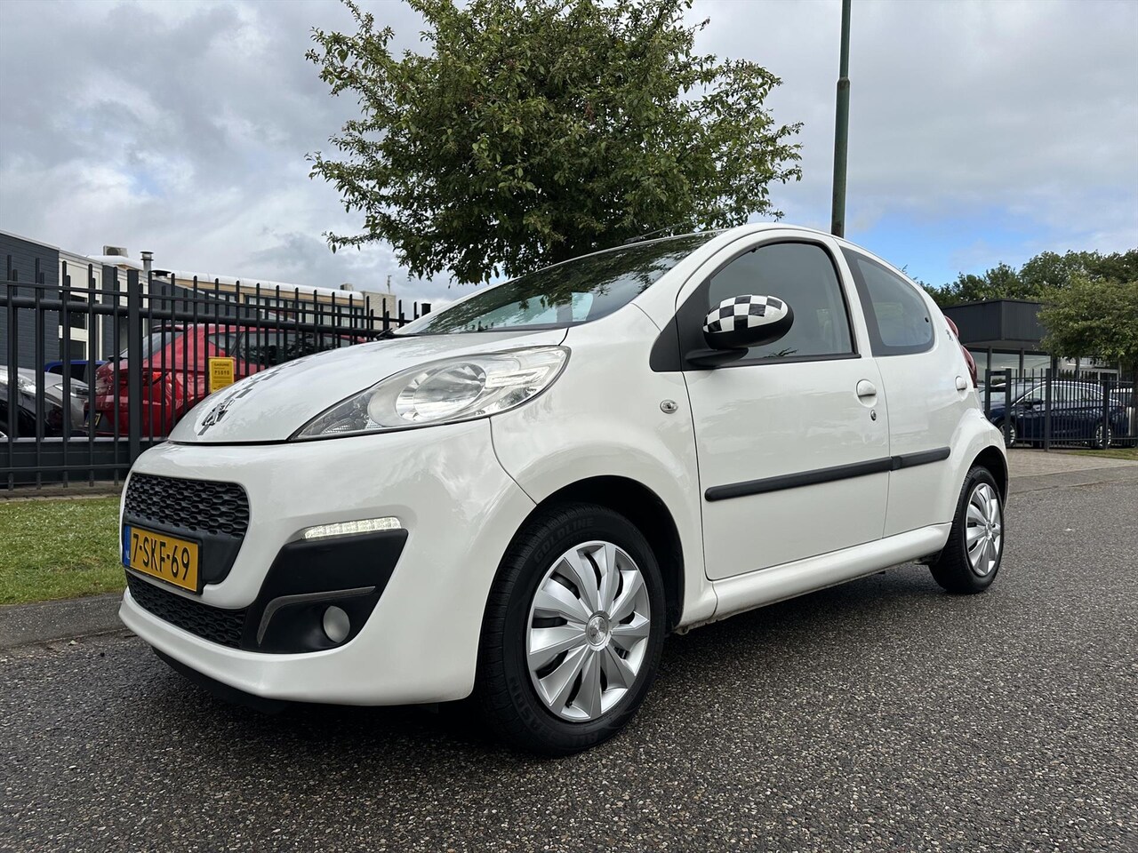 Peugeot 107 - 1.0 68PK 5D Blue Lease AIRCO APK tot 11-mei-2027 - AutoWereld.nl