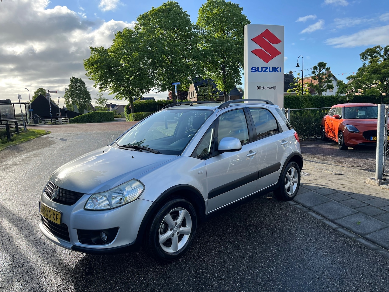 Suzuki SX4 - 1.6 4x4 Exclusive // Nette dealer onderhouden Sx4 // Trekhaak // PDC // Rijklaarprijs! - AutoWereld.nl