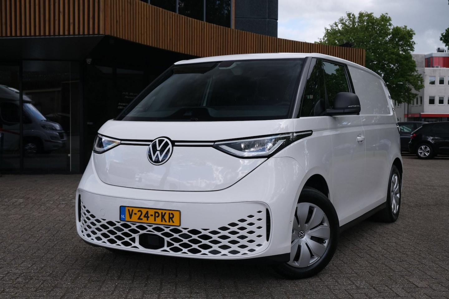Volkswagen ID. Buzz Cargo - 77 kWh|EXCL.BTW|Rijklaar!|Camera|Trekhaak|Carplay|Stoelverwarming| - AutoWereld.nl