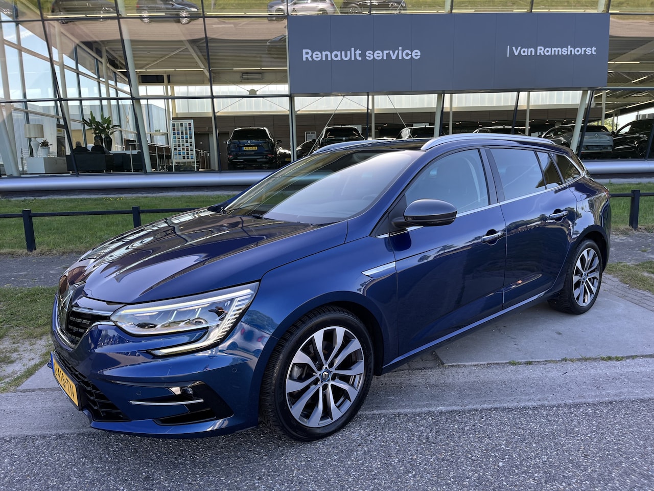 Renault Mégane E-Tech - Estate 1.6 Plug-In Hybrid 160PK Edition One / Leder / Panodak / Camera / Stoelverw. / - AutoWereld.nl