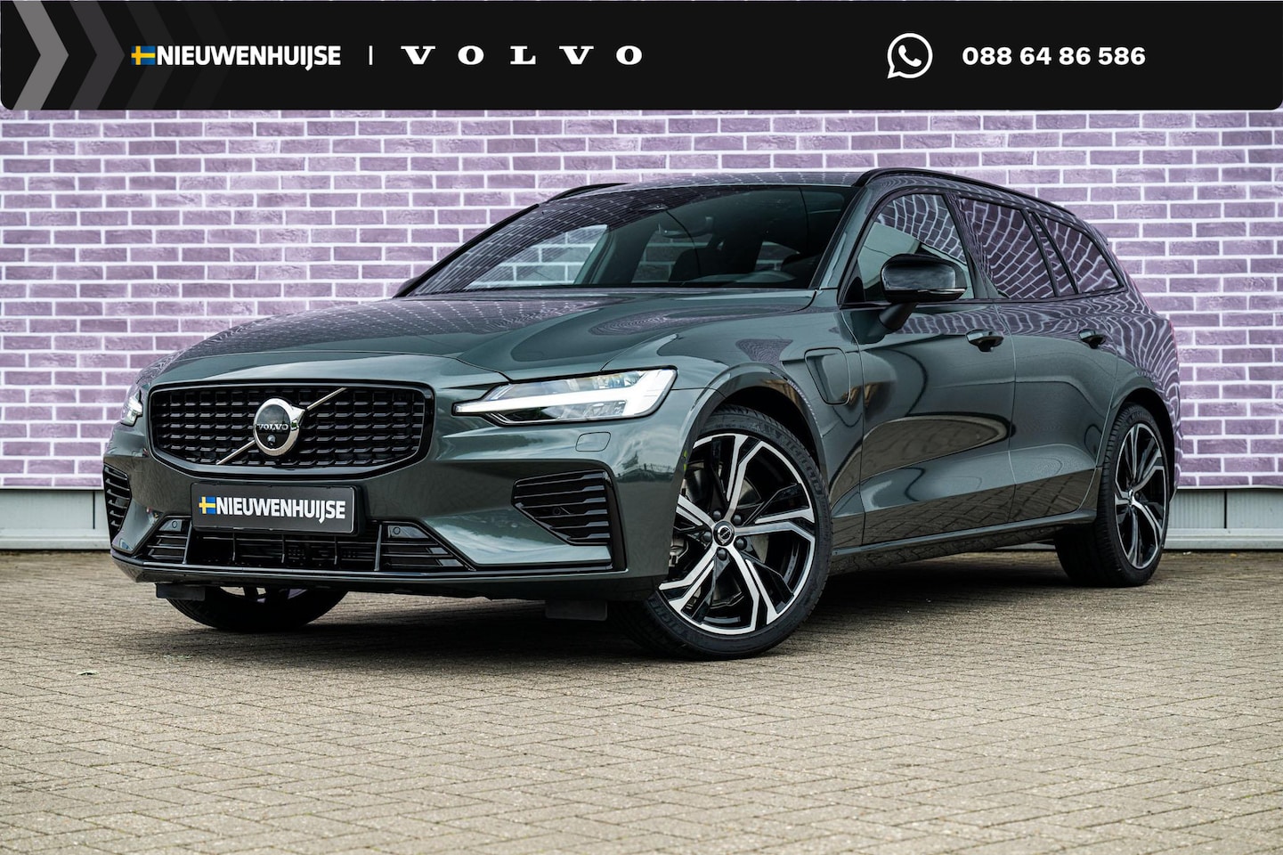 Volvo V60 - T6 Plug-in hybrid AWD Ultra Dark | Panoramadak | Head Up Display | Donker Glas | Sportstoe - AutoWereld.nl