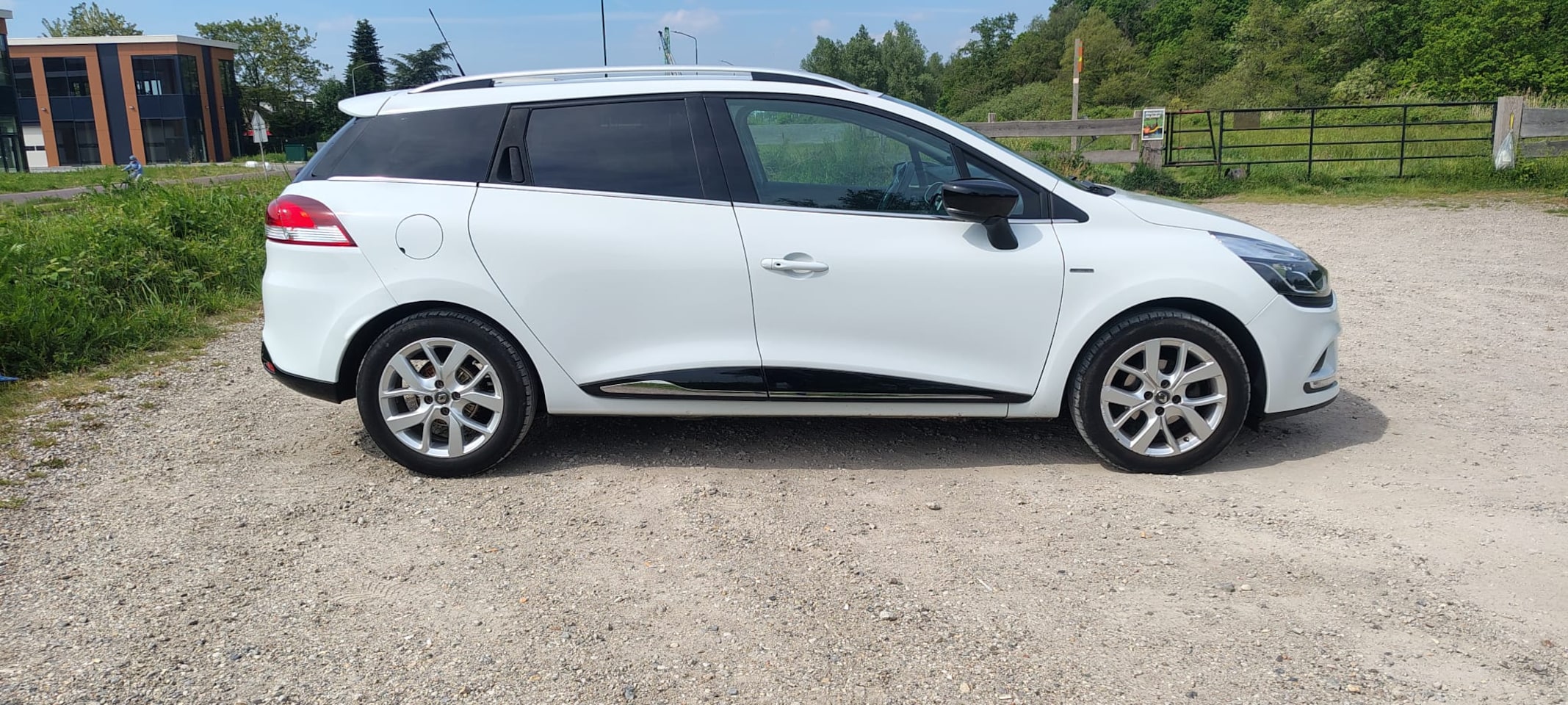 Renault Clio Estate - 0.9 TCe Limited Full options - AutoWereld.nl