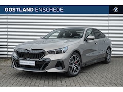 BMW 5-serie - 520i M Sport Automaat / Panoramadak / Trekhaak / Bowers & Wilkins / Achteruitrijcamera / A