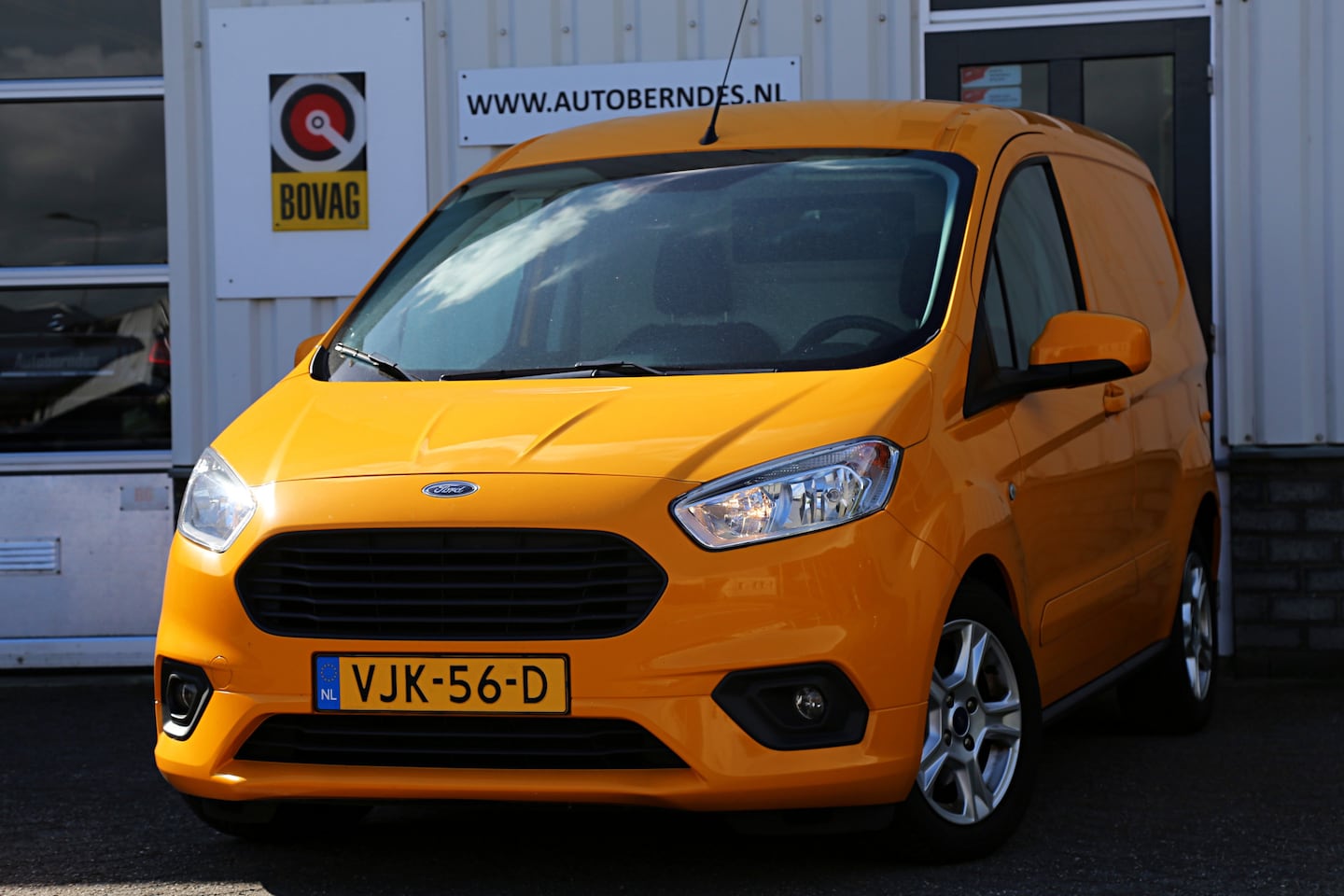 Ford Transit Courier - 1.5 TDCI Limited Duratorq S&S*NL-Auto*Perfect Onderh.*Apple Carplay/Cruise-Control/Stoelve - AutoWereld.nl