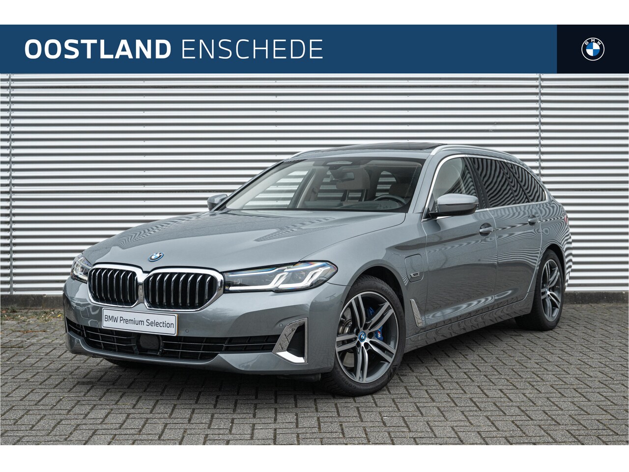 BMW 5-serie Touring - 530e High Executive Automaat / Trekhaak / Panoramadak / Comfortstoelen / Achteruitrijcamer - AutoWereld.nl