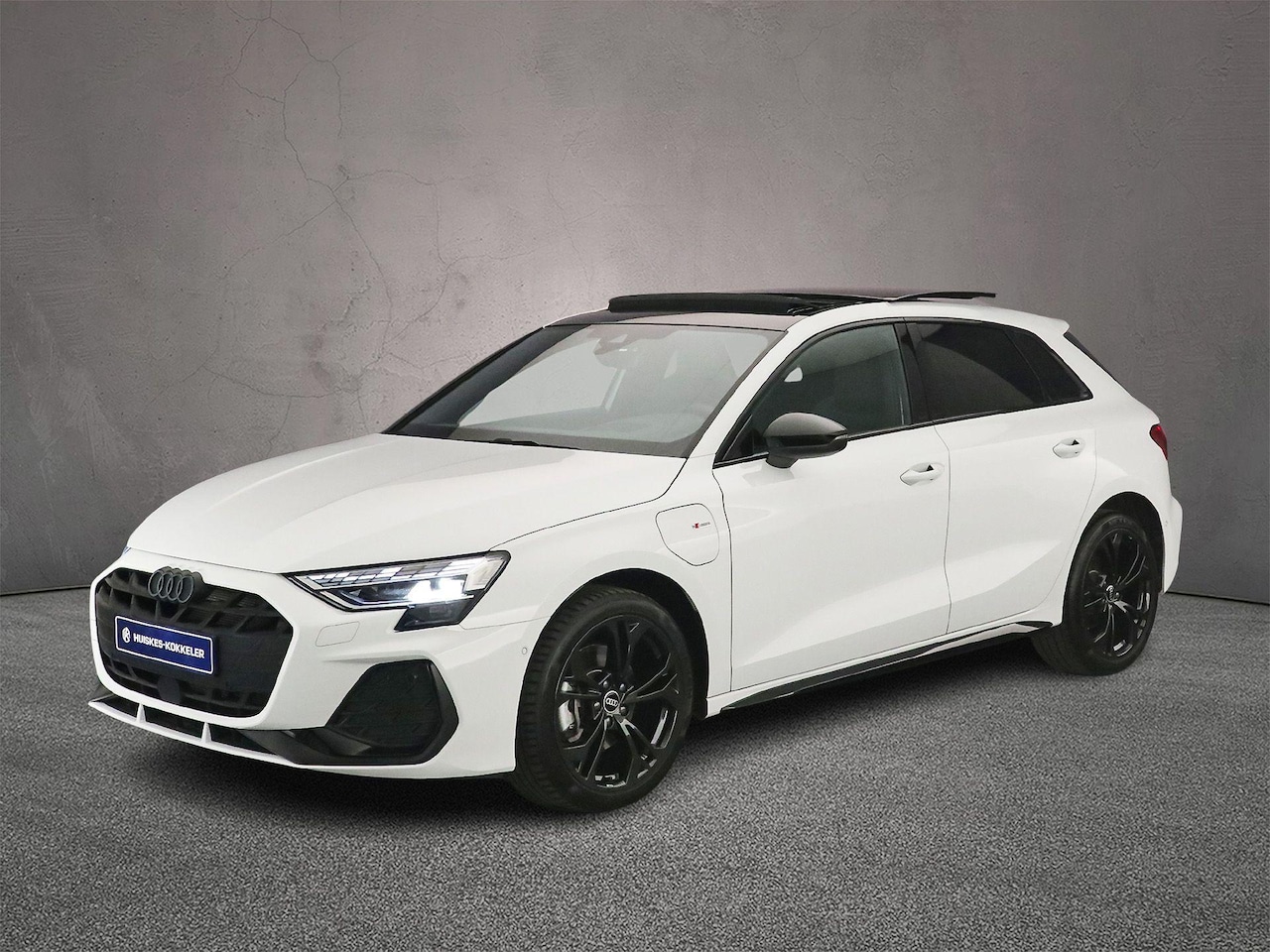Audi A3 Sportback - 40 TFSI e S edition | Panorama Dak | Apple/Android Play | Adaptive Cruise | Camera | Head- - AutoWereld.nl
