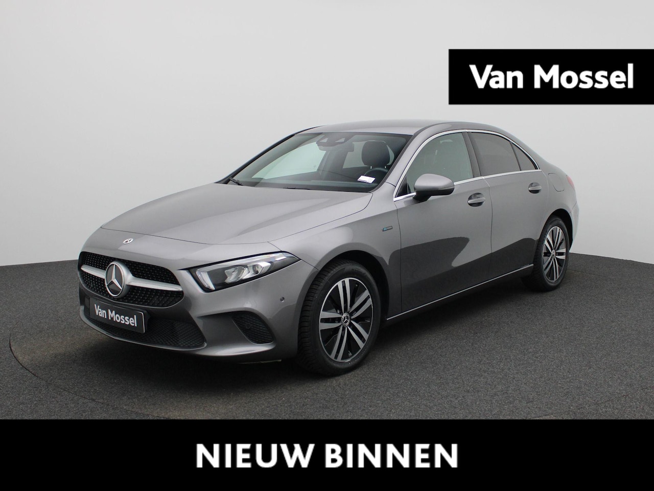Mercedes-Benz A-klasse - 250 e | Navigatie | Camera | LED Koplampen | Half Lederen Bekleding | Privacy Glass | Lich - AutoWereld.nl