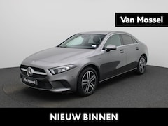 Mercedes-Benz A-klasse - 250 e | Navigatie | Camera | LED Koplampen | Half Lederen Bekleding | Privacy Glass | Lich