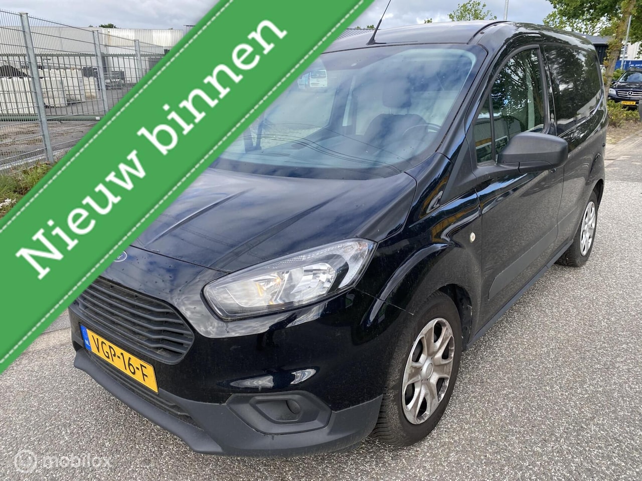Ford Transit Courier - 1.0 Ambiente Start&Stop !! MOTOR DEFECT !! BENZINE - AutoWereld.nl