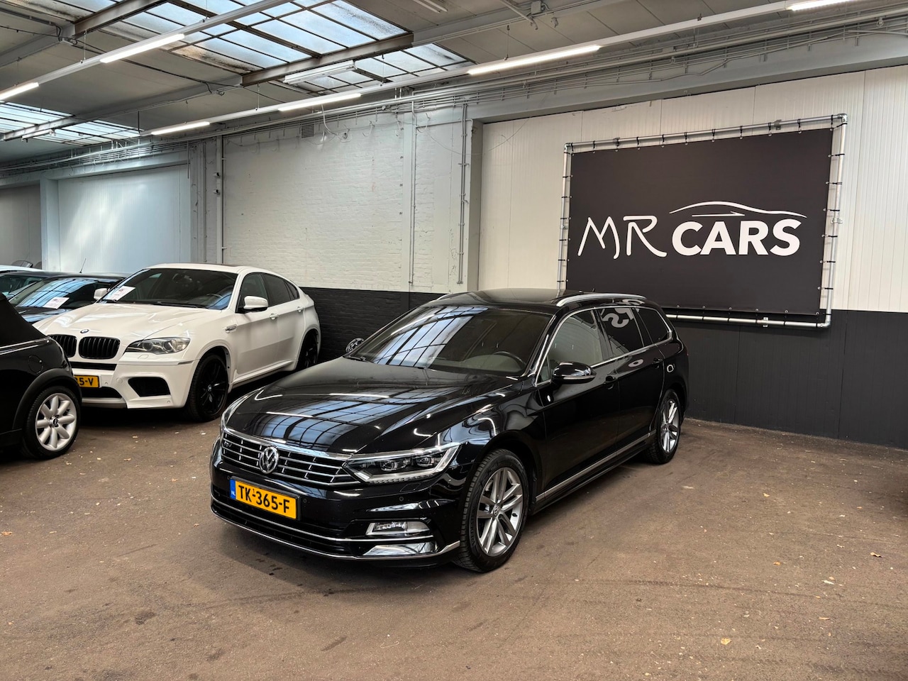 Volkswagen Passat Variant - 1.6 TDI Highline Business R-Line DSG - AutoWereld.nl