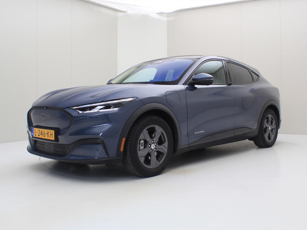 Ford Mustang Mach-E - 75kWh 258pk RWD Tech Pack [ TREKHAAK+PANO+360CAMERA+LEDER ] - AutoWereld.nl