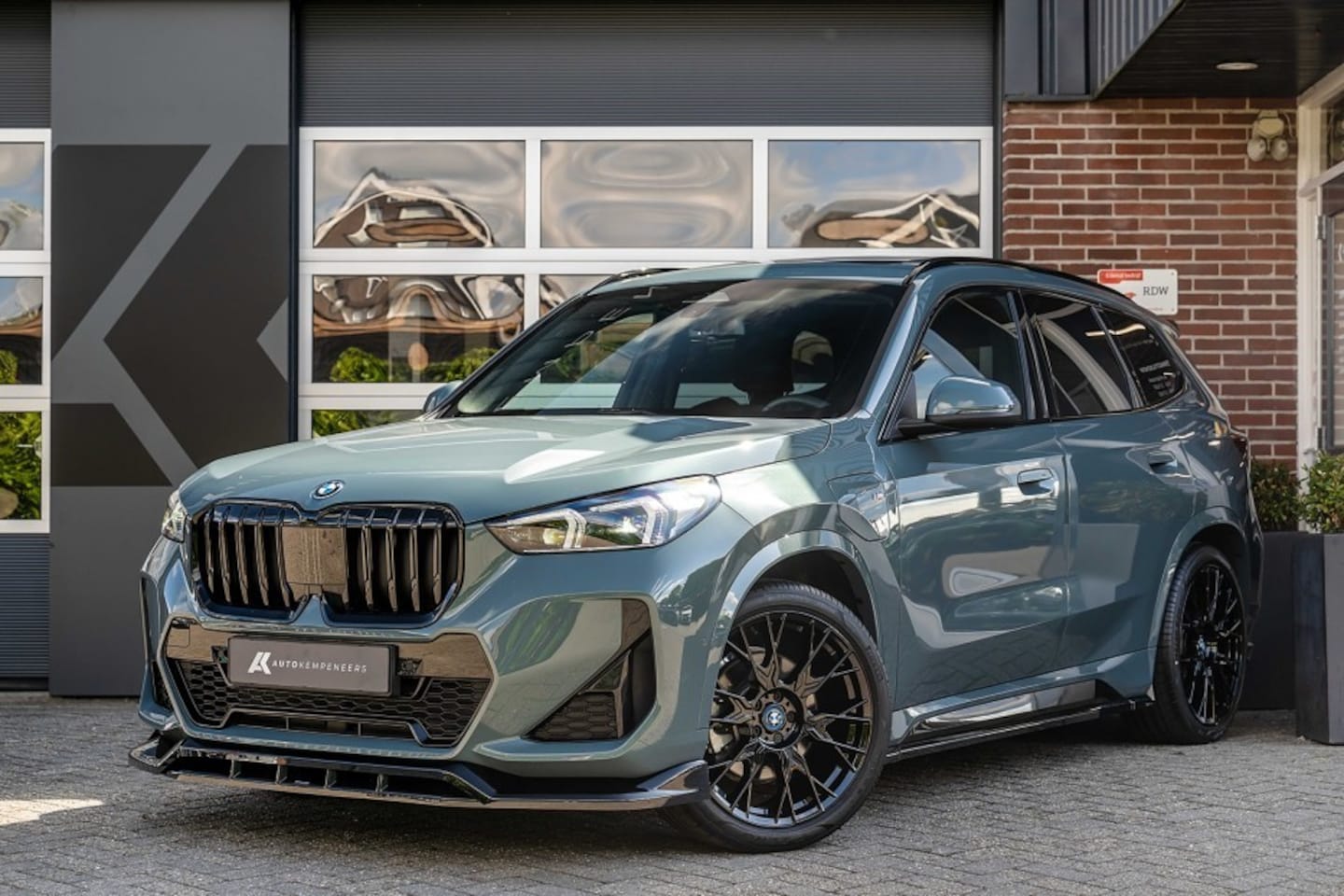 BMW X1 - 25e xDrive M Sport | Panorama | Shadow | Maxton | Camera | Elek. Trekhaak | Adap. led | St - AutoWereld.nl