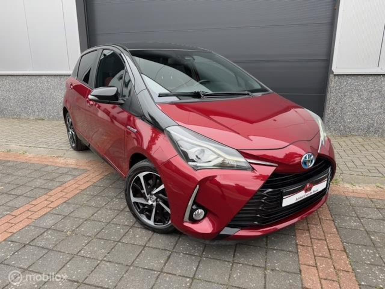 Toyota Yaris - 1.5 Hybrid Bi-Tone Navigatie Keyless Garantie - AutoWereld.nl