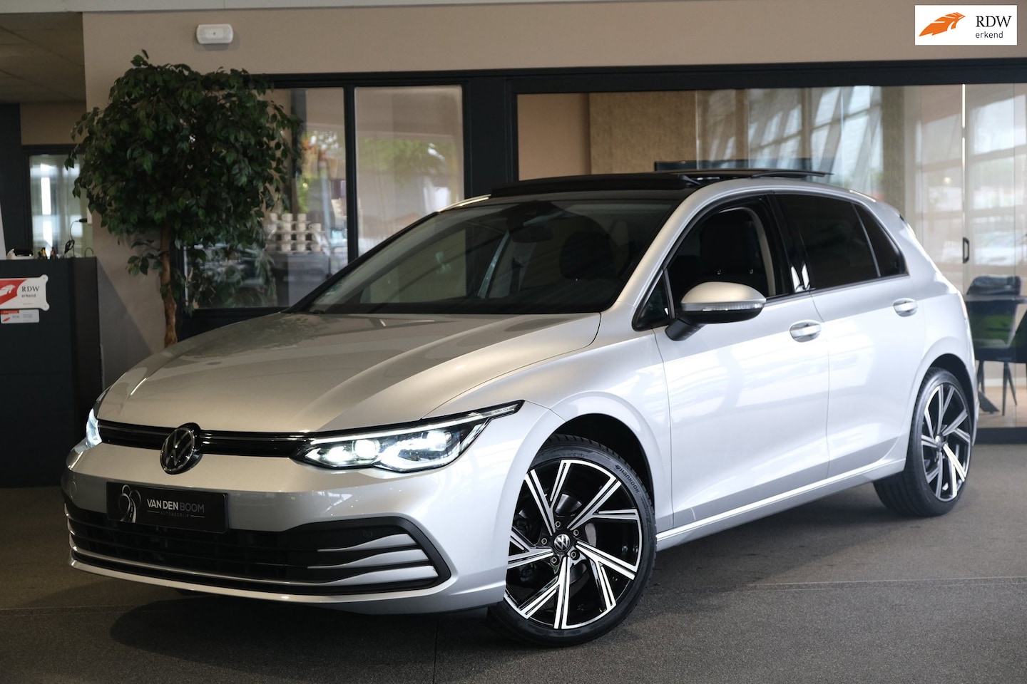 Volkswagen Golf - 1.5 eTSI Life DSG 150PK Pano Navi ACC PDC CAM IQ - AutoWereld.nl