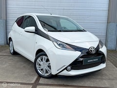 Toyota Aygo - 1.0 VVT-i x-sport cruise Carplay Camera Leder