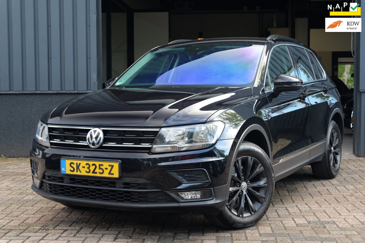 Volkswagen Tiguan - 1.4 TSI Comfortline NL-Auto|CarPlay - AutoWereld.nl