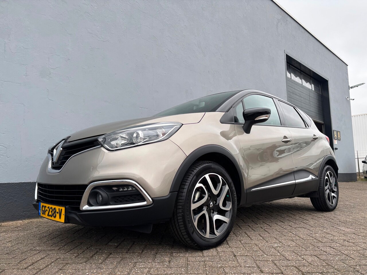Renault Captur - 1.2 TCe Dynamique Automaat - Navigatie - AutoWereld.nl