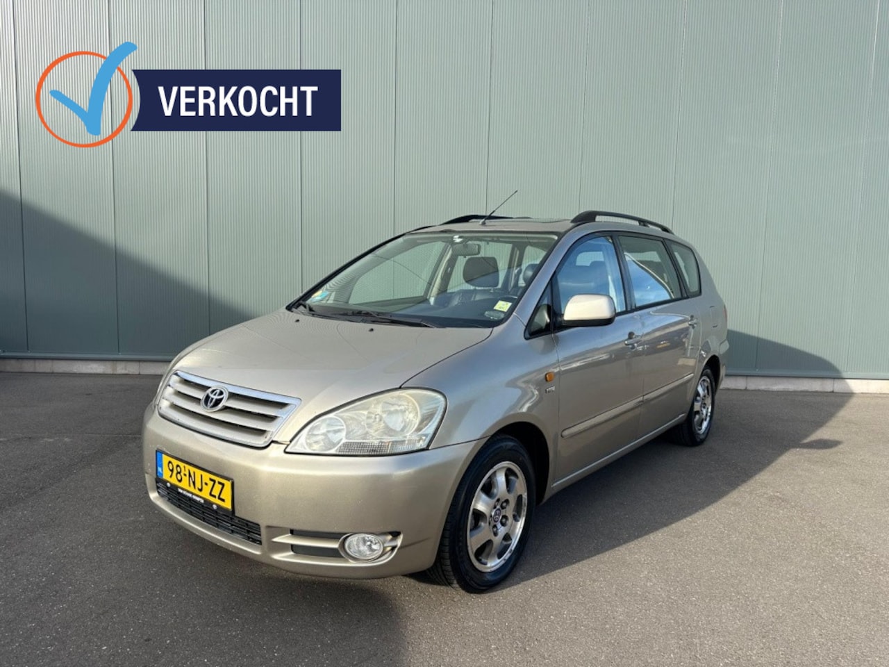 Toyota Avensis Verso - 2.0i Linea Sol 6p. LEDER | AIRCO | TREKHAAK ! - AutoWereld.nl