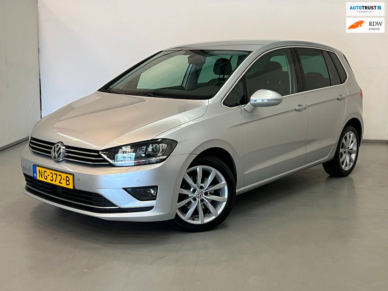 Volkswagen Golf Sportsvan - 1.4 TSI / ACC / Xenon / Trekhaak / Stoelverwarming - AutoWereld.nl