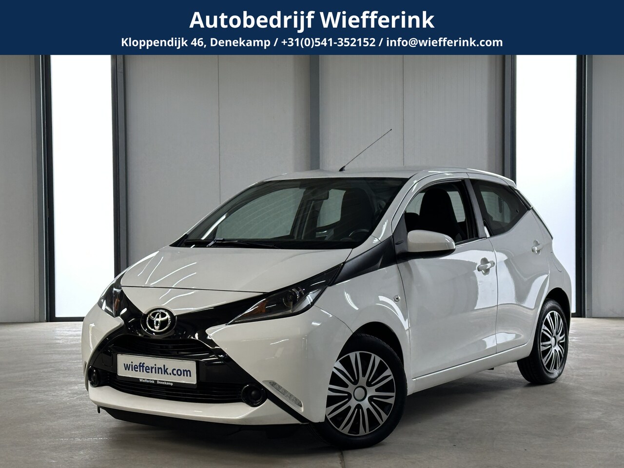 Toyota Aygo - 1.0 VVT-i x-play Automaat | Apple Carplay/Android Auto | Camera | Airco | - AutoWereld.nl