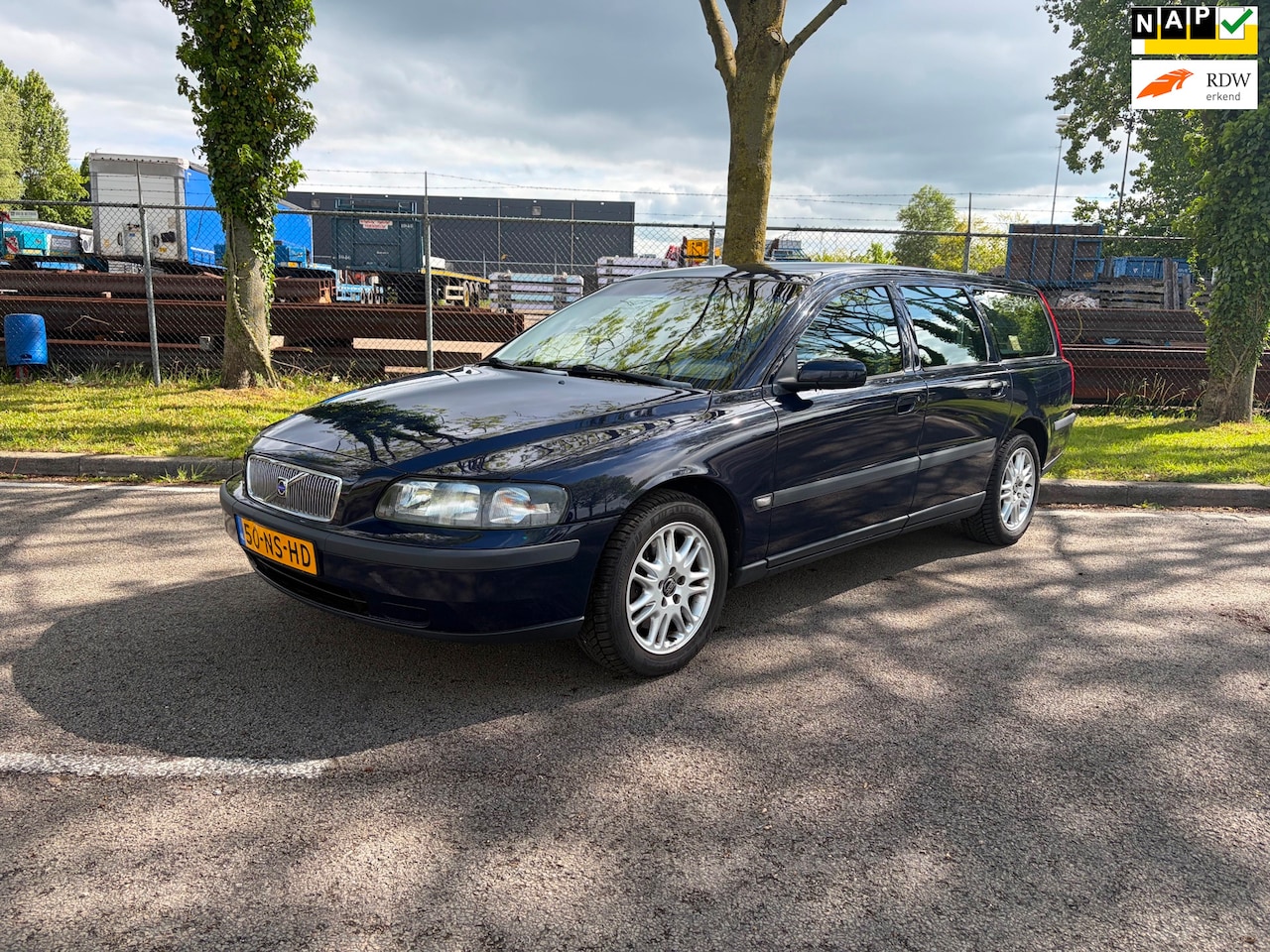 Volvo V70 - 2.5 T Geartronic Titanium 2.5 T Geartronic Titanium - AutoWereld.nl