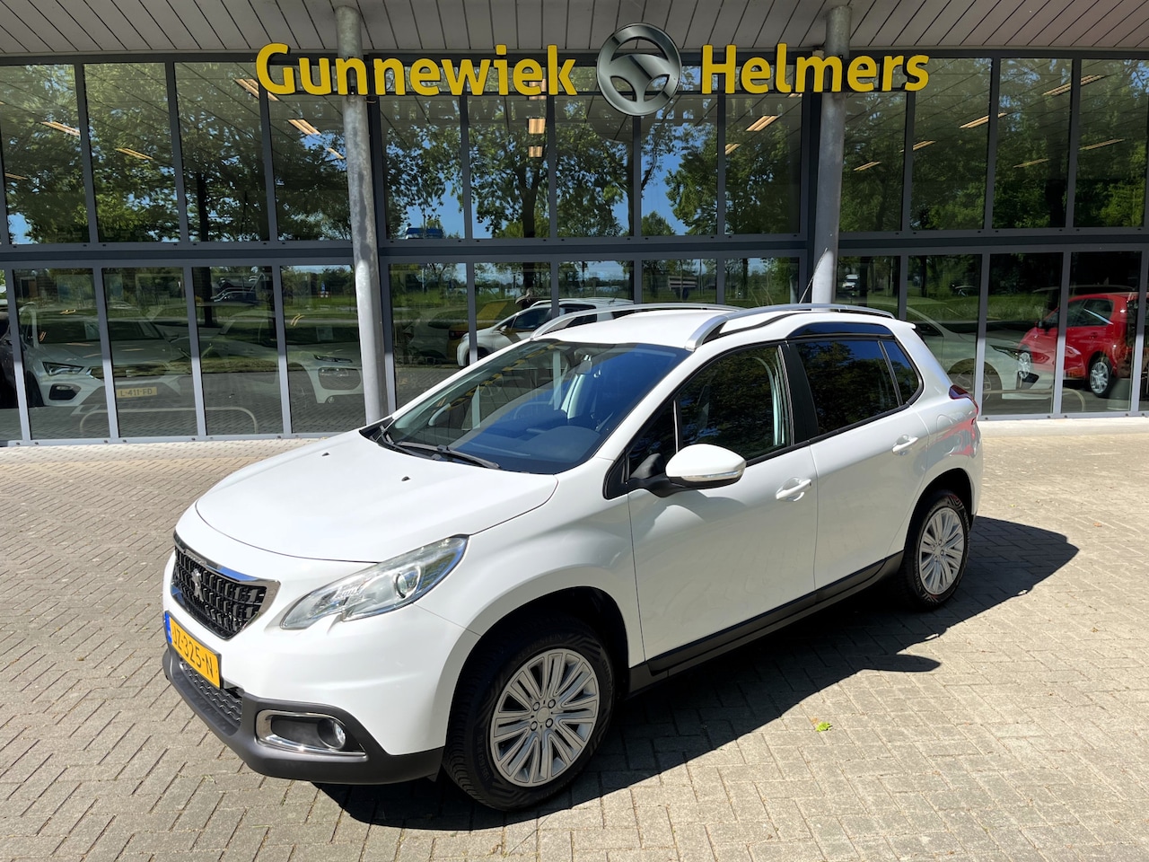 Peugeot 2008 - 1.2 PureTech Blue Lion | AIRCO | ALL SEASON'S | CARPLAY | CRUISE | DAB | NAVI | NIEUWE D-R - AutoWereld.nl