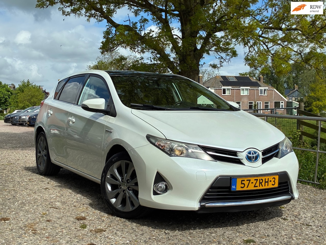 Toyota Auris - 1.8 Hybrid Lease pro | Panodak + Navi + Camera Nu €11.975,-!! - AutoWereld.nl