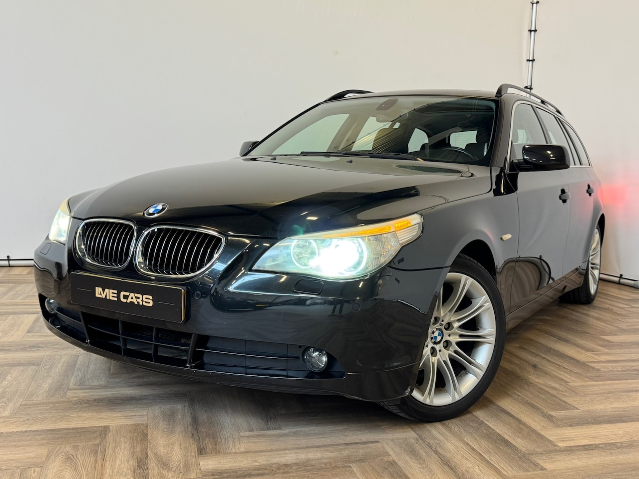 BMW 5-serie Touring - 523i | NETTE AUTO! | DEALER ODERHOUDEN! | PANRAMADAK! - AutoWereld.nl