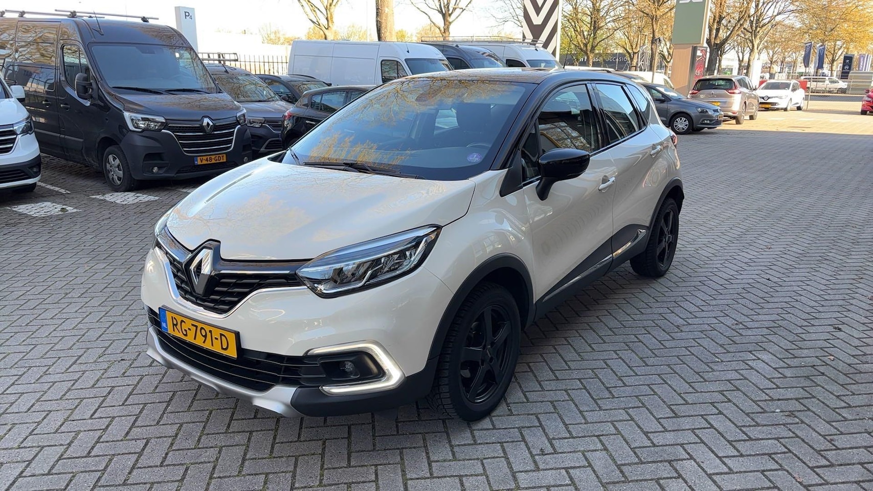 Renault Captur - 0.9 TCe Intens | Climate control | Trekhaak | - AutoWereld.nl