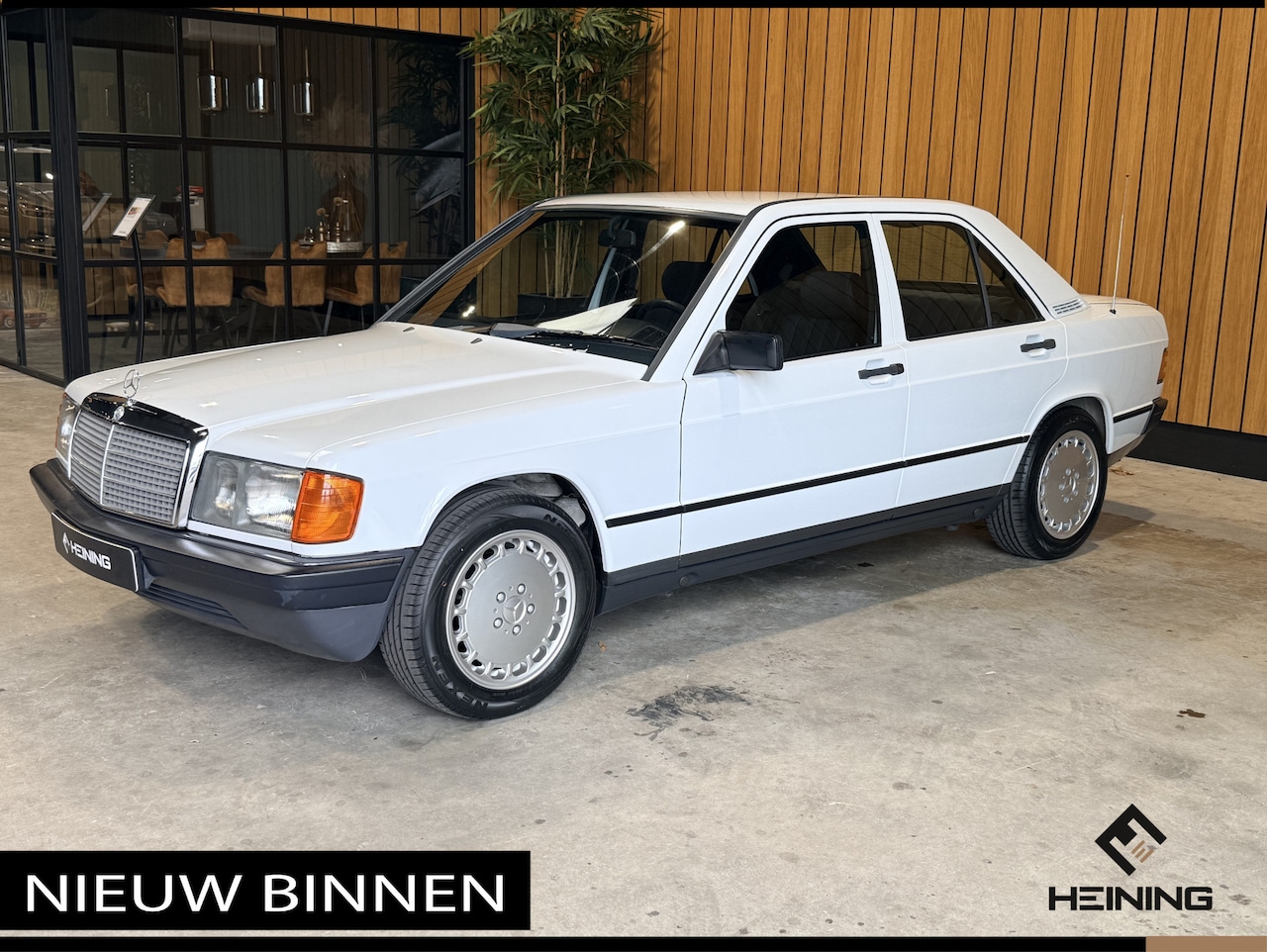 Mercedes-Benz 190-serie - 2.0 E Automaat. Airco. ABS. Airbag. Cruise-control. Elektrische ramen. Trekhaak. Oldtimer. - AutoWereld.nl