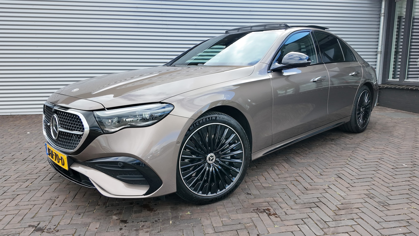 Mercedes-Benz E-klasse - 300 e Sport Edition amg vol vol panorama dak - AutoWereld.nl