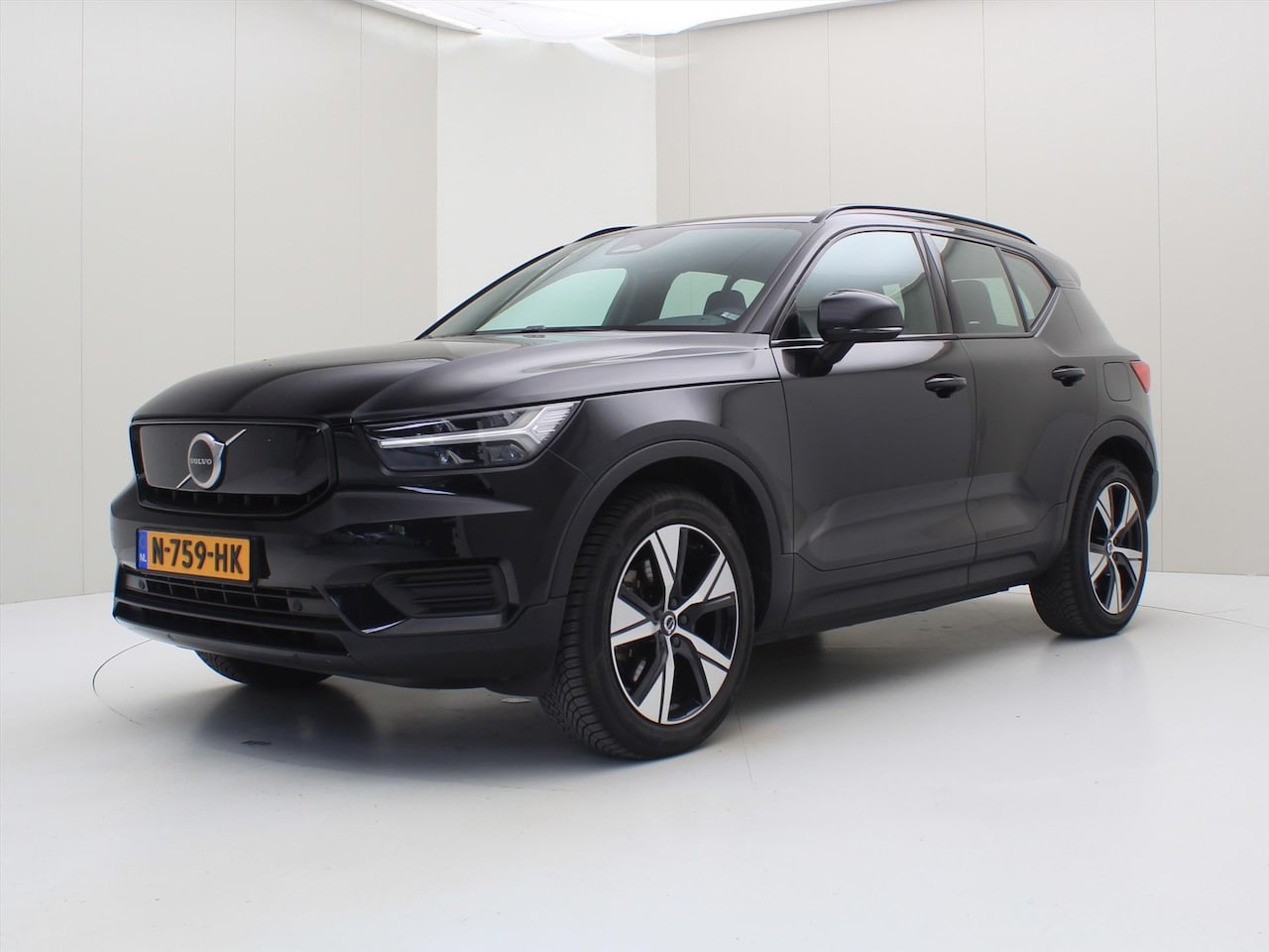 Volvo XC40 - P8 408pk AWD Pure Electric 78kWh [ 19 INCH+STOEL/STUURWIELVERWARMING+CARPLAY ] - AutoWereld.nl