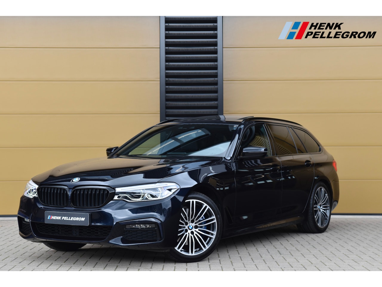 BMW 5-serie Touring - 530i High Executive * M-Sport * Panoramadak * Head-up * Hifi * Sfeerverlichting * Trekhaak - AutoWereld.nl